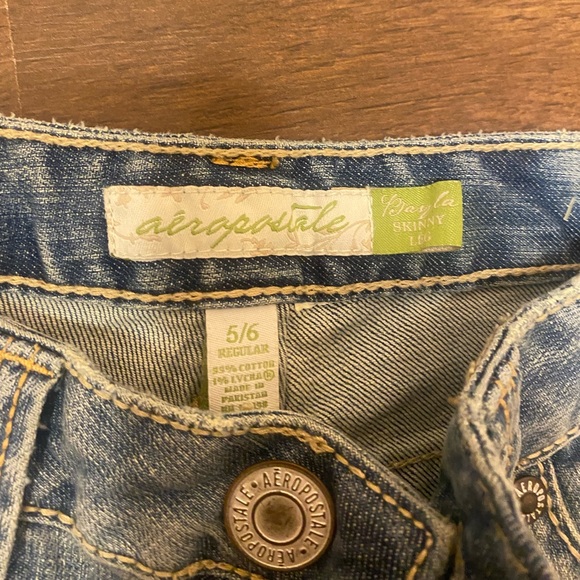Light-Wash Straight Leg Jeans - Picture 4 of 4